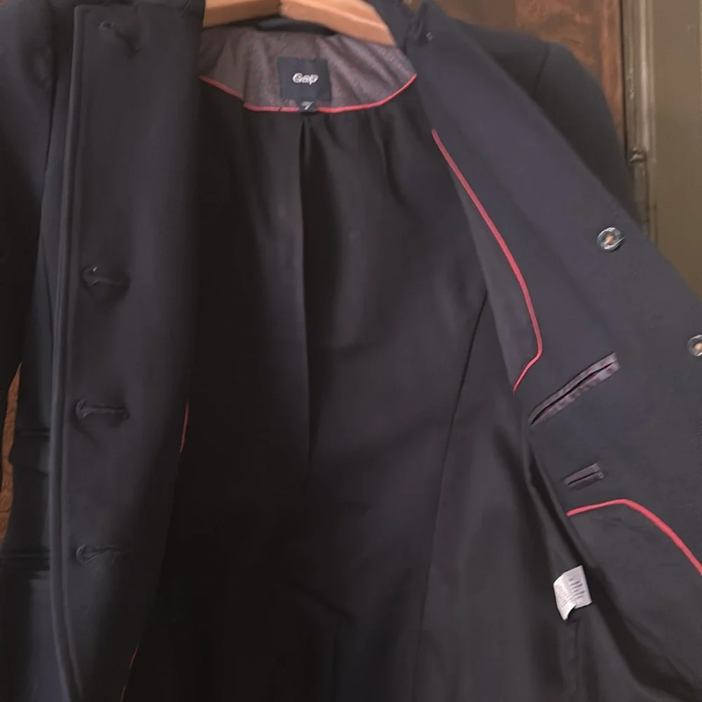 Gap cotton/spandex, lined navy blazer with brushed gold buttons. - Picture 4 of 8